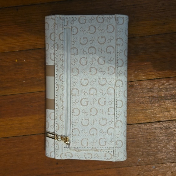 Guess White & Beige Wallet - Picture 2 of 4